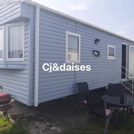 Cj & Daisies Holiday Home Престатін Екстер'єр фото
