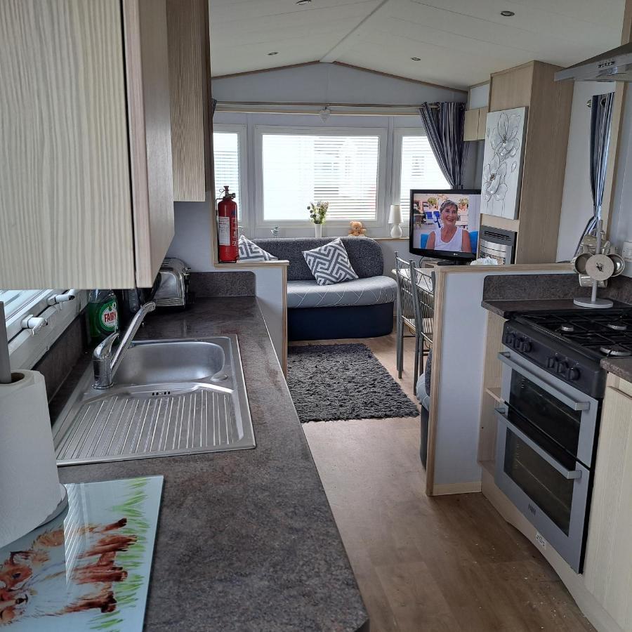 Cj & Daisies Holiday Home Престатін Екстер'єр фото