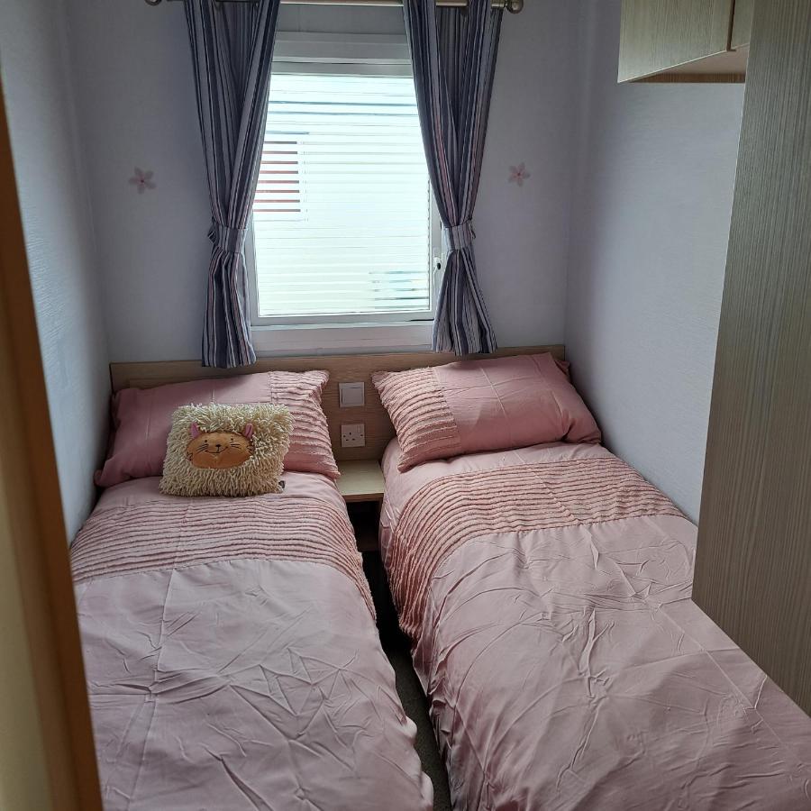 Cj & Daisies Holiday Home Престатін Екстер'єр фото