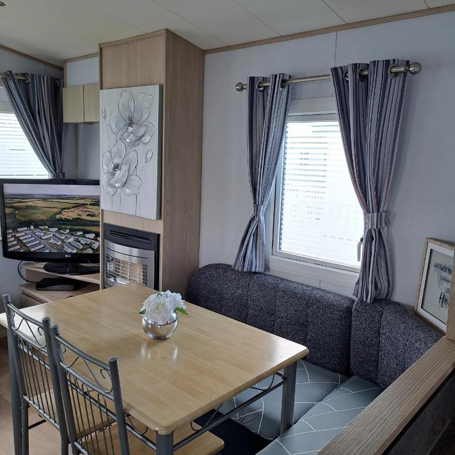 Cj & Daisies Holiday Home Престатін Екстер'єр фото