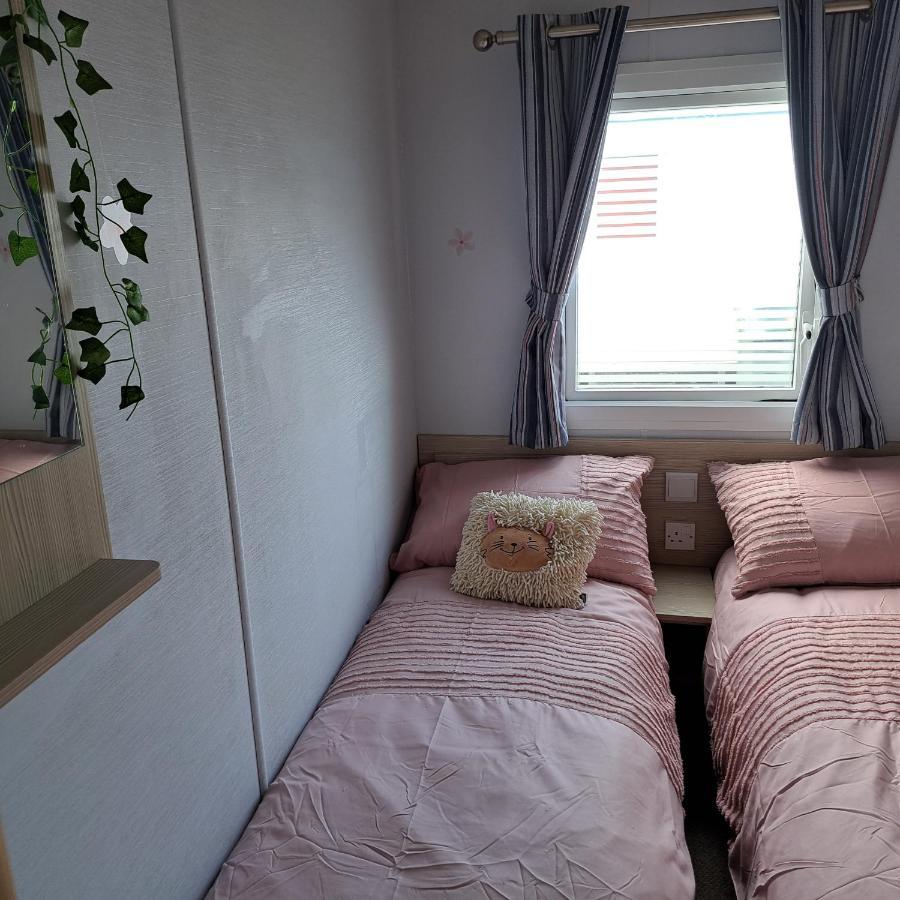Cj & Daisies Holiday Home Престатін Екстер'єр фото